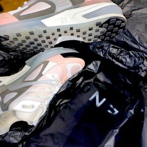 Size 7.5 never worn Givency sneakers